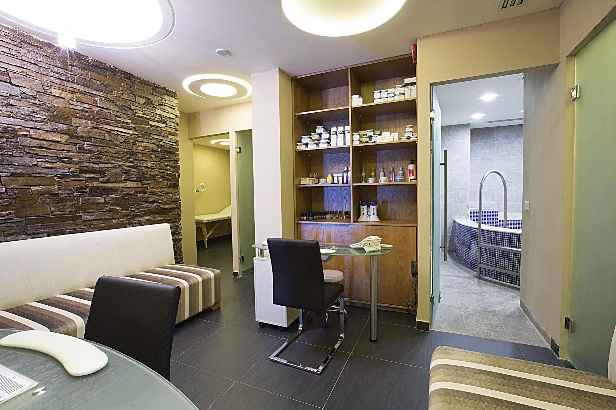 The J Hotel & Spa Бейрут Экстерьер фото