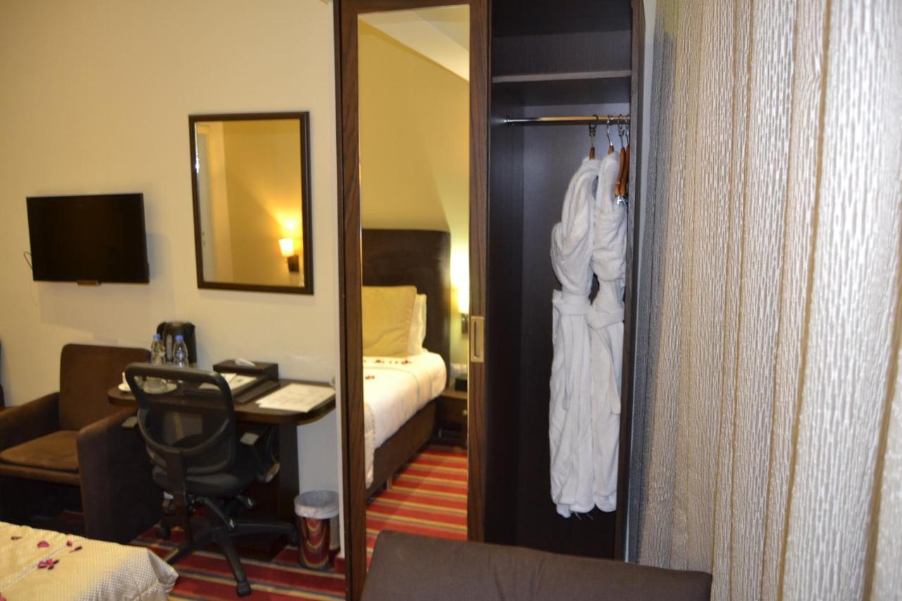 The J Hotel & Spa Бейрут Экстерьер фото